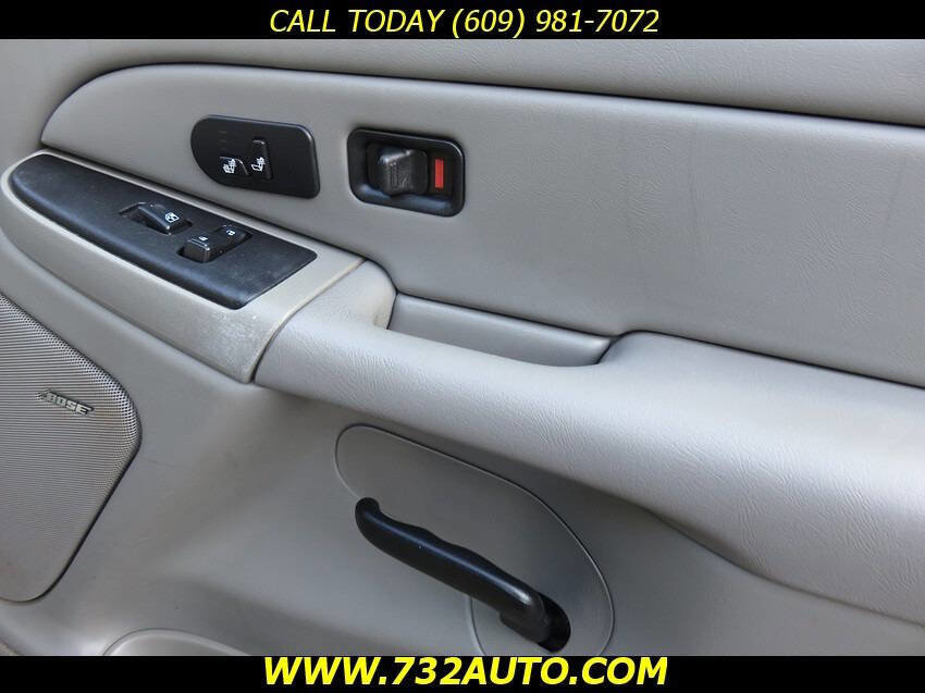 Used 2004 Chevrolet Suburban LT w/ Preferred Equipment Group AWD/4WD image 27