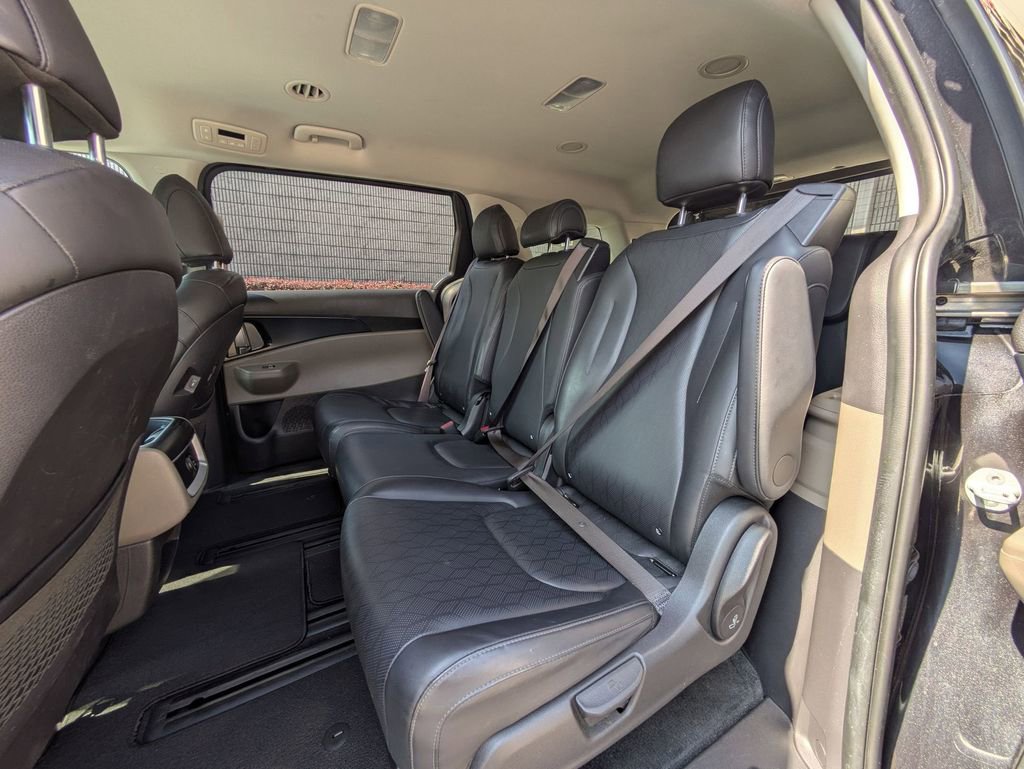Used 2025 Kia Carnival FWD image 24
