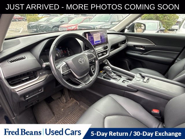 Used 2024 Toyota Grand Highlander AWD image 16