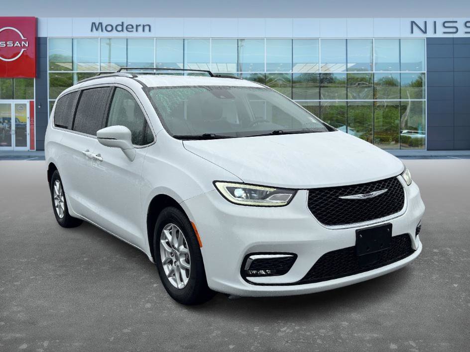 Used 2021 Chrysler Pacifica Touring-L image 3
