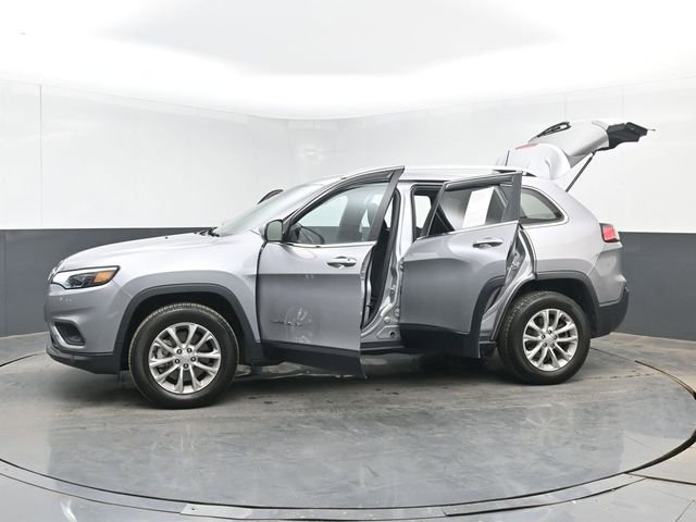 Used 2019 Jeep Cherokee Latitude w/ Cold Weather Group AWD/4WD image 50