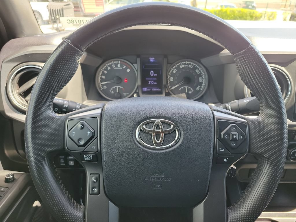 Used 2017 Toyota Tacoma TRD Off-Road w/ Tow Package (A/T) AWD/4WD image 8