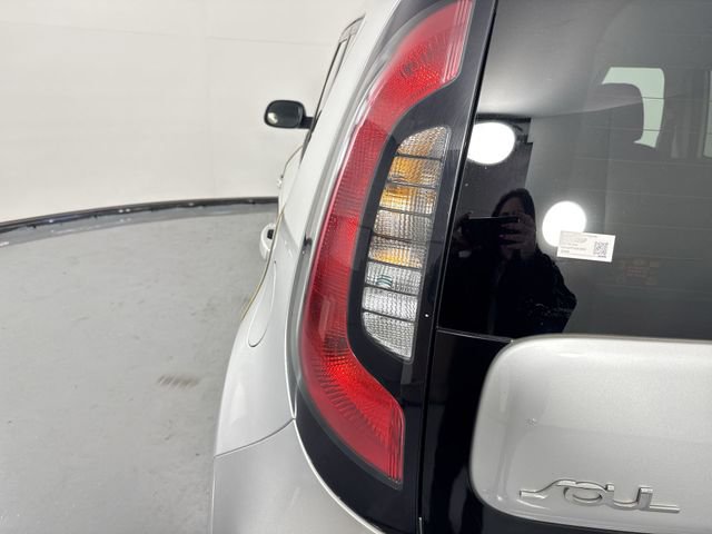 Used 2017 Kia Soul image 29