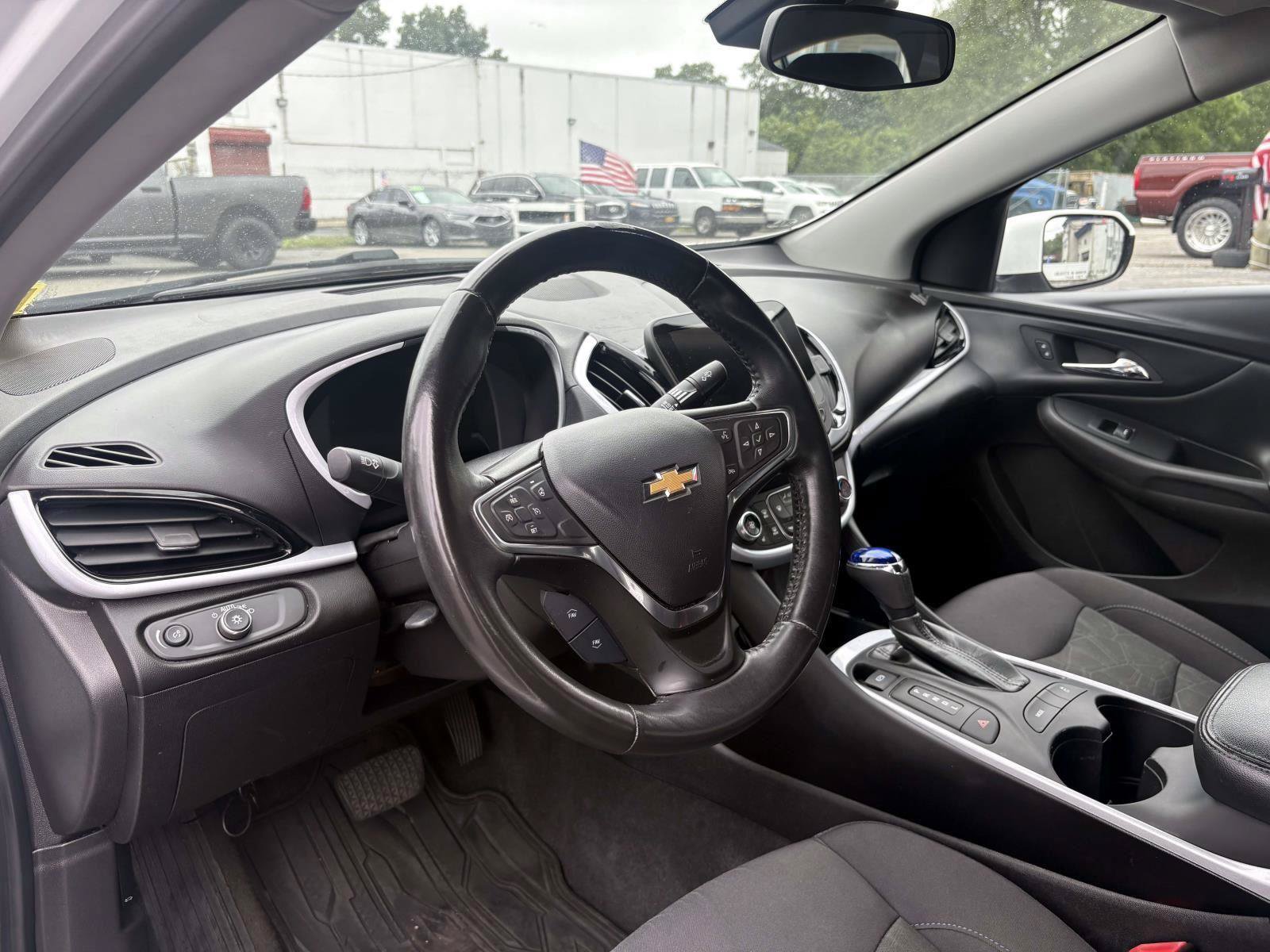 Used 2017 Chevrolet Volt LT w/ Comfort Package FWD image 13