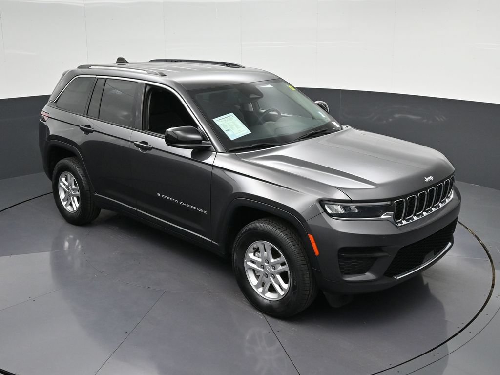 Used 2023 Jeep Grand Cherokee Laredo RWD image 23