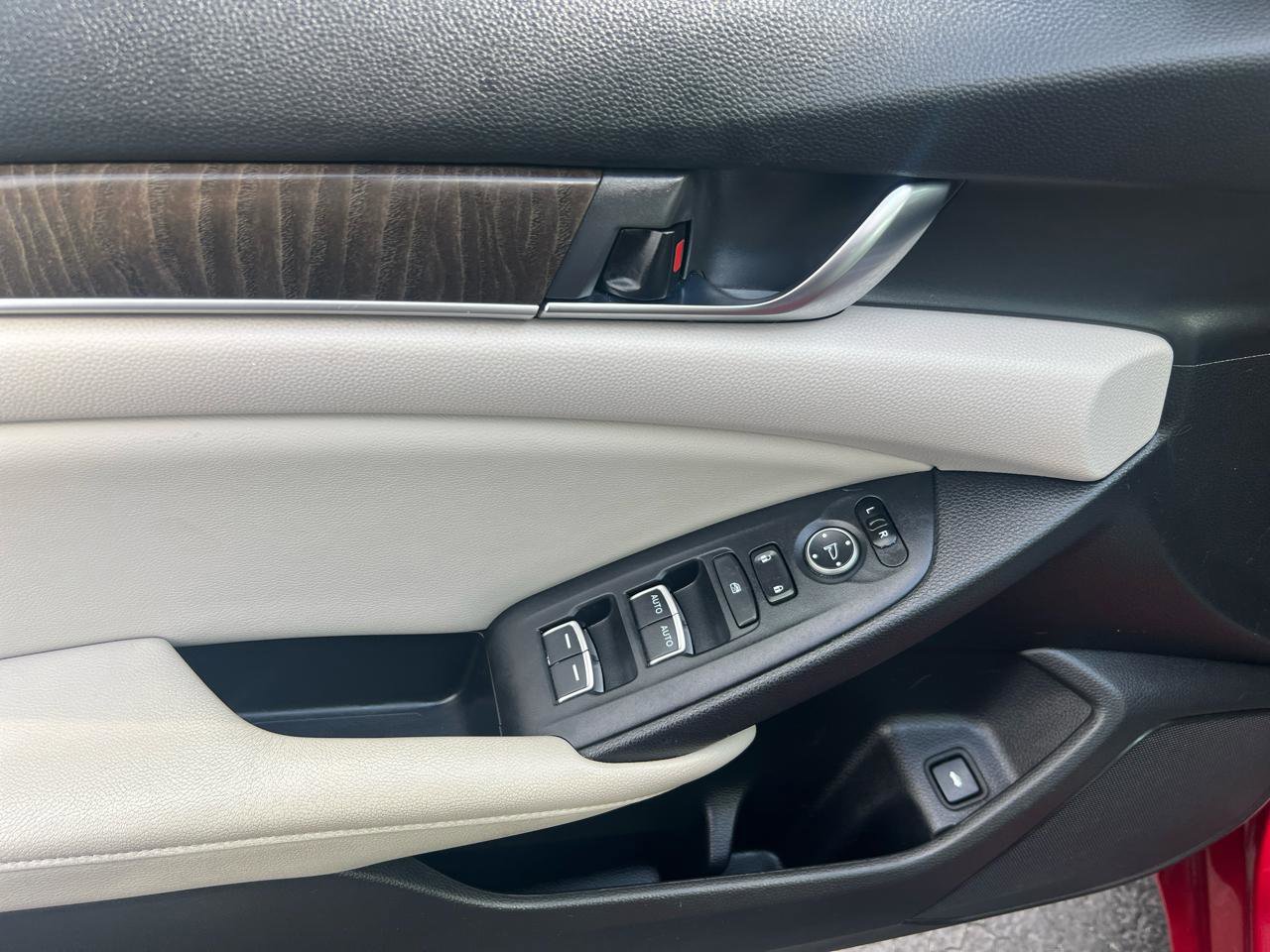 Used 2018 Honda Accord EX image 15