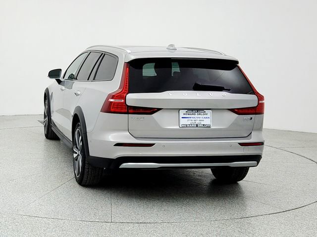 Certified 2025 Volvo V60 B5 Cross Country Plus image 6