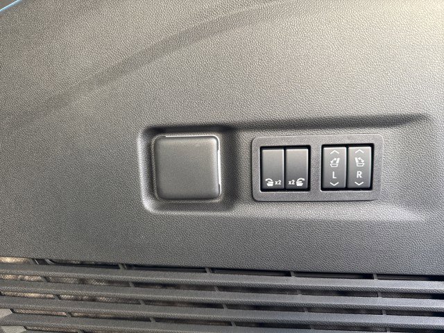 New 2026 GMC Yukon XL Denali w/ Sun & Power Step Package image 21