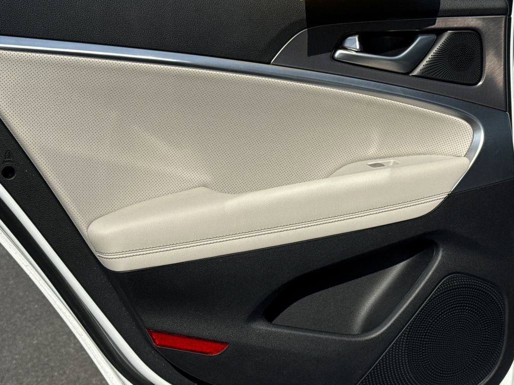 Used 2025 Genesis G70 2.5T w/ Sport Prestige Package image 21