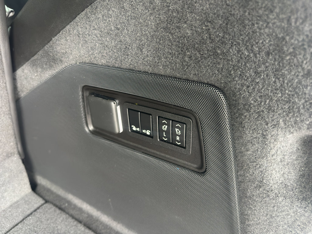 Used 2021 Cadillac Escalade Premium Luxury image 13