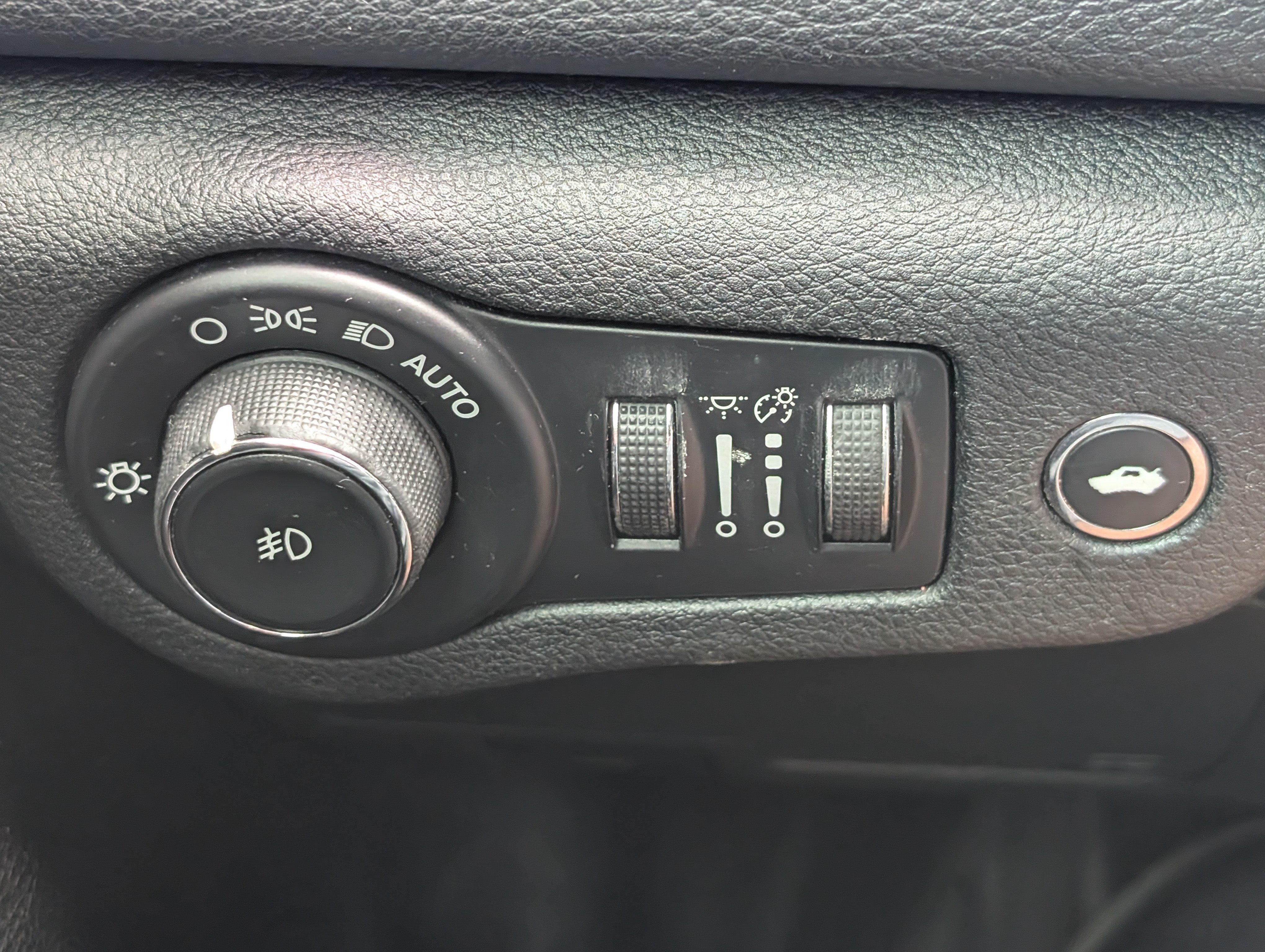 Used 2015 Chrysler 200 C w/ Navigation & Sound Group I FWD image 23