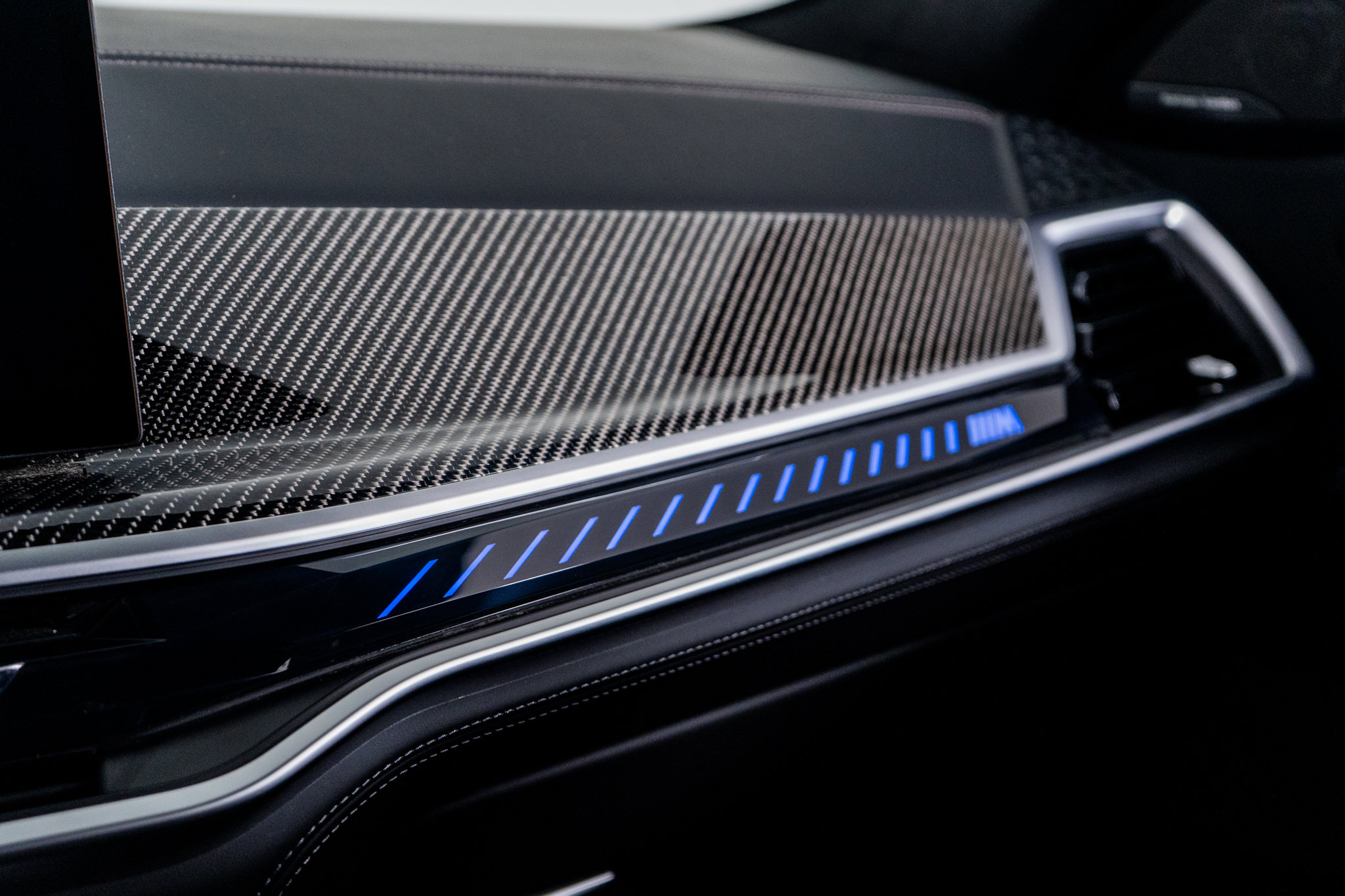 Used 2025 BMW X6 M Competition w/ Executive Package image 36