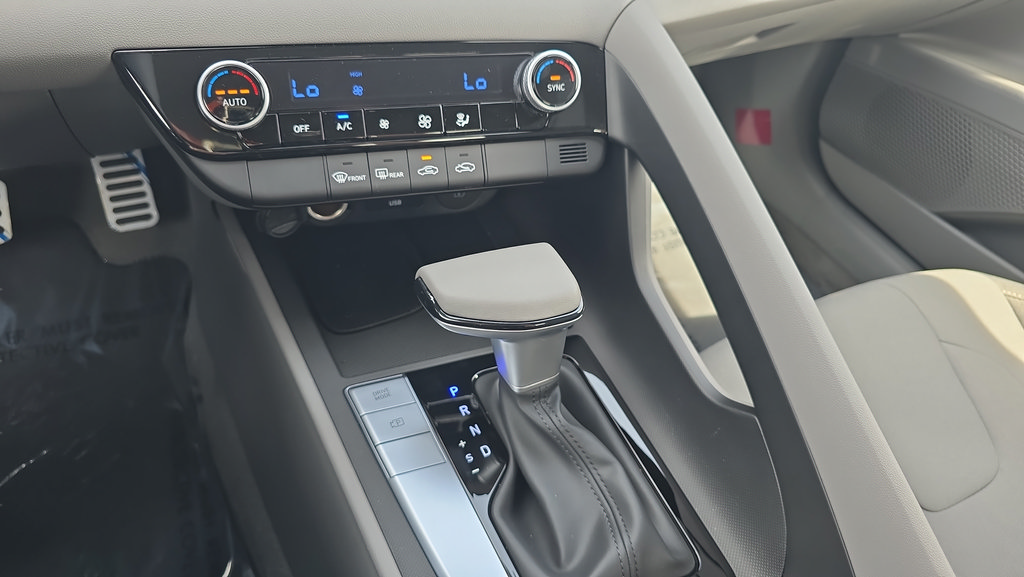 New 2026 Hyundai Elantra Sport FWD image 17