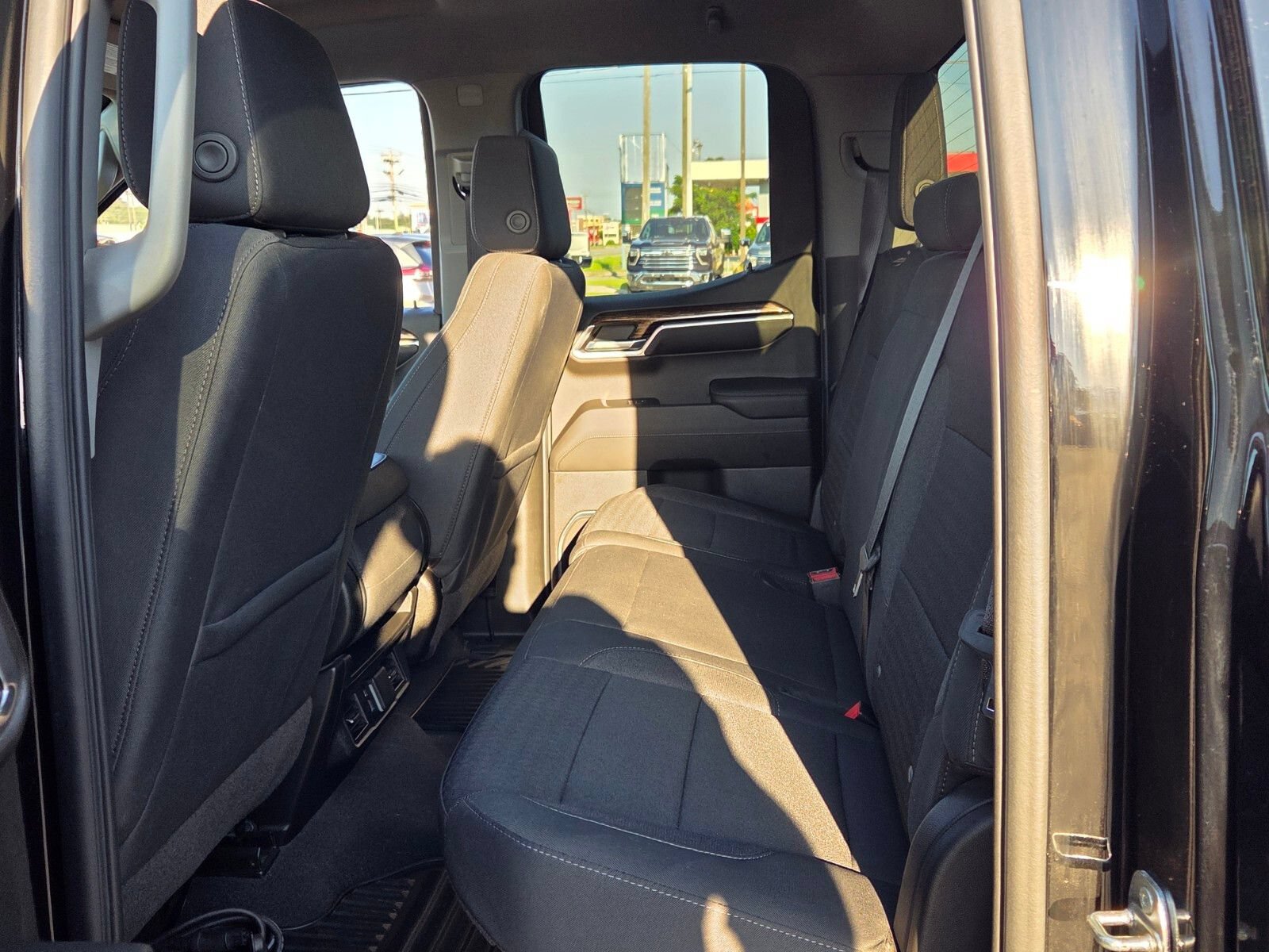 Used 2022 GMC Sierra 1500 SLE w/ X31 Off-Road Package AWD/4WD image 6