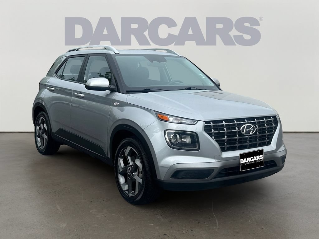 Used 2025 Hyundai Venue SEL FWD image 1