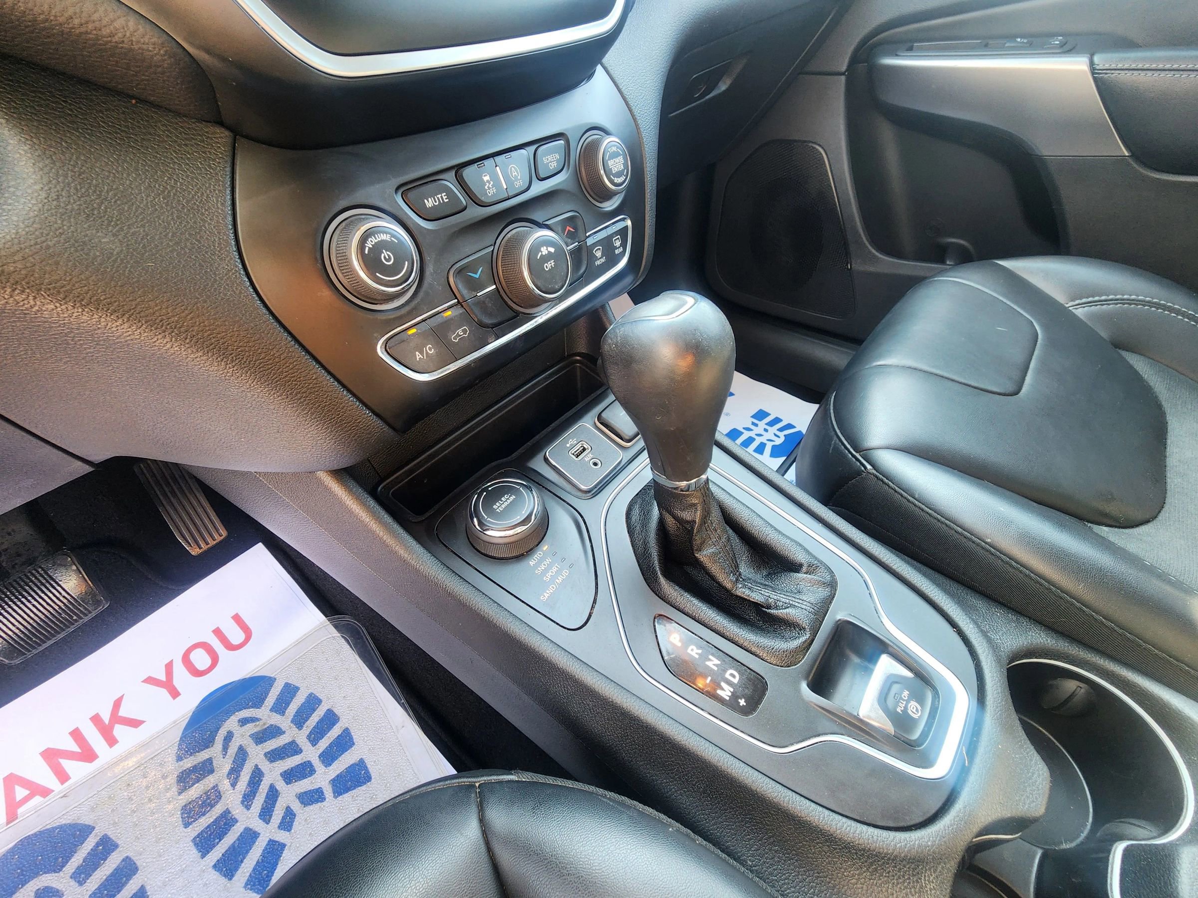 Used 2019 Jeep Cherokee Latitude Plus image 12