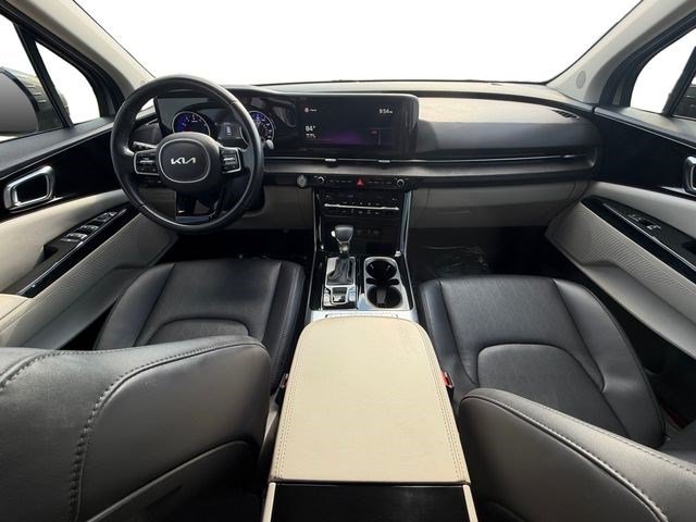 Used 2022 Kia Carnival EX FWD image 12