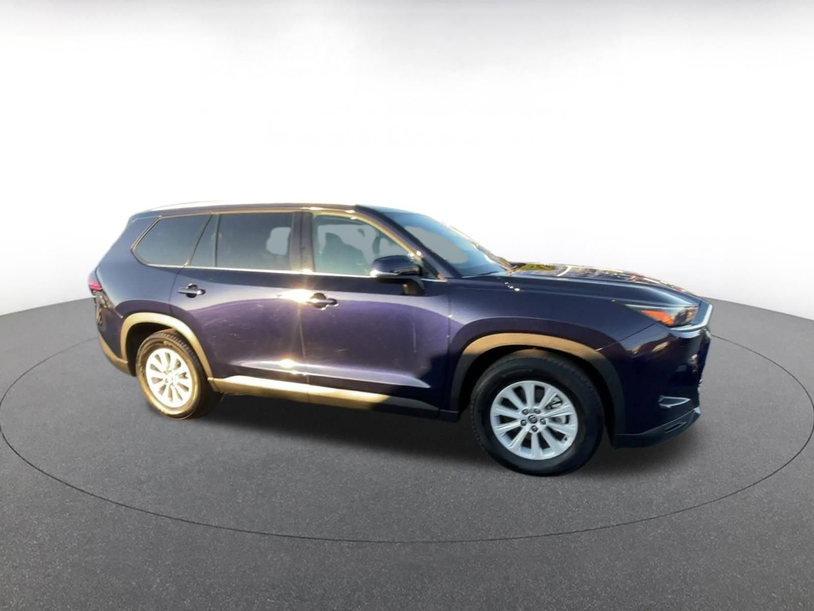 Used 2025 Toyota Grand Highlander FWD image 2