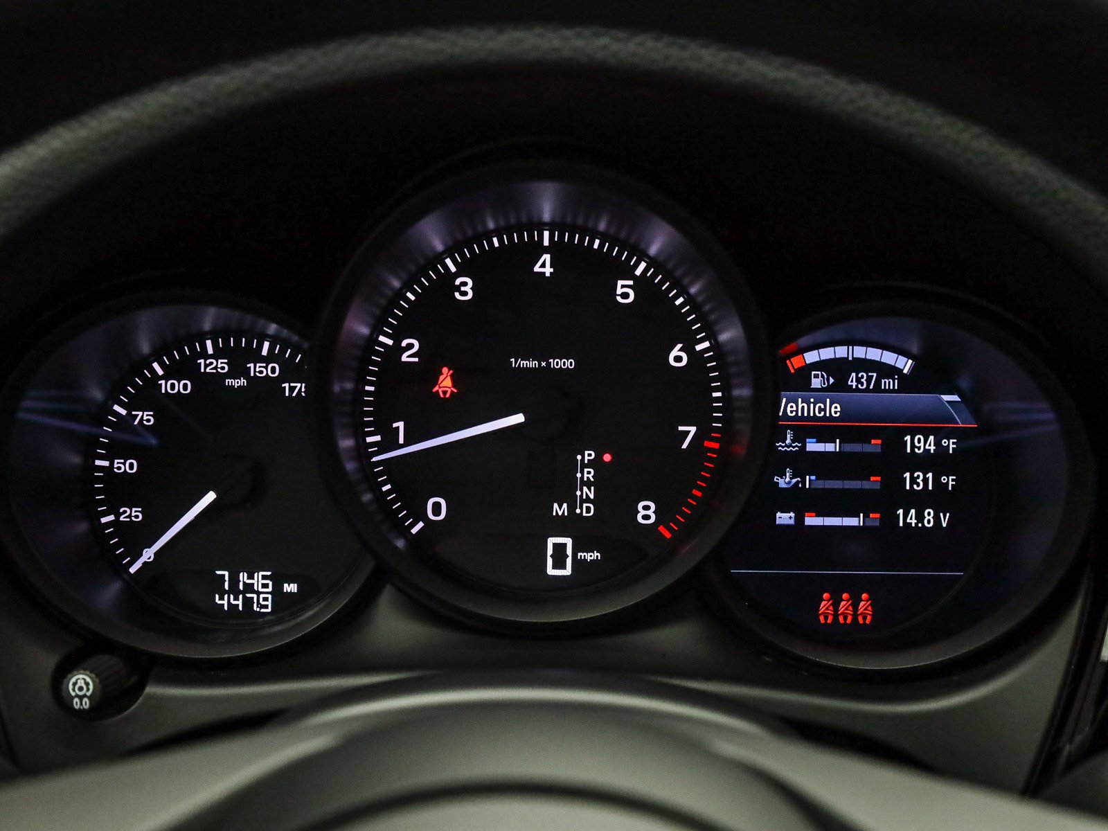 Certified 2025 Porsche Macan AWD/4WD image 29