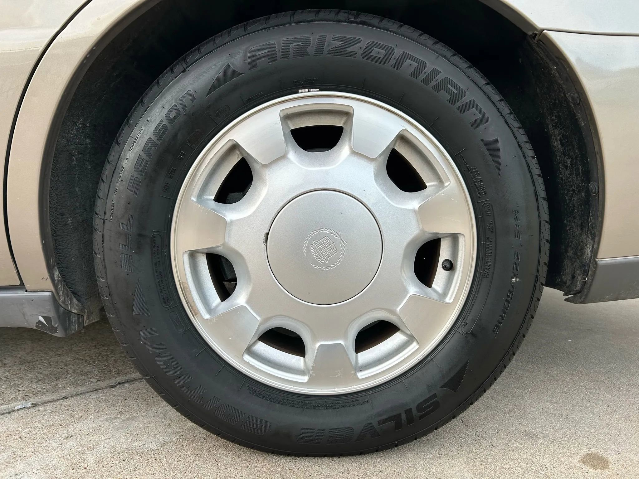 Used 2000 Cadillac De Ville Sedan w/ Comfort/Convenience Pkg FWD image 23