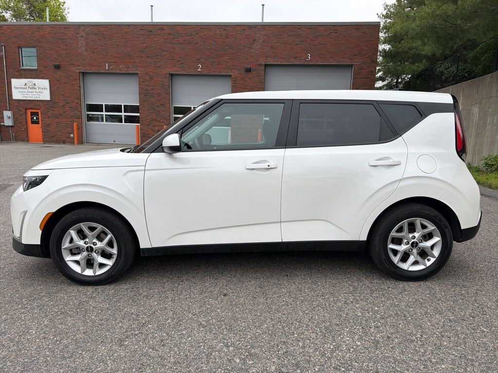 Certified 2023 Kia Soul S FWD image 2