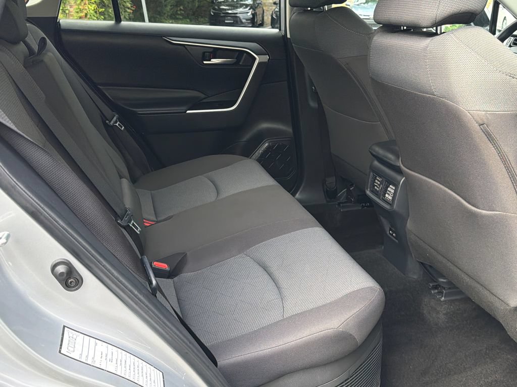 Used 2025 Toyota RAV4 XLE AWD/4WD image 14