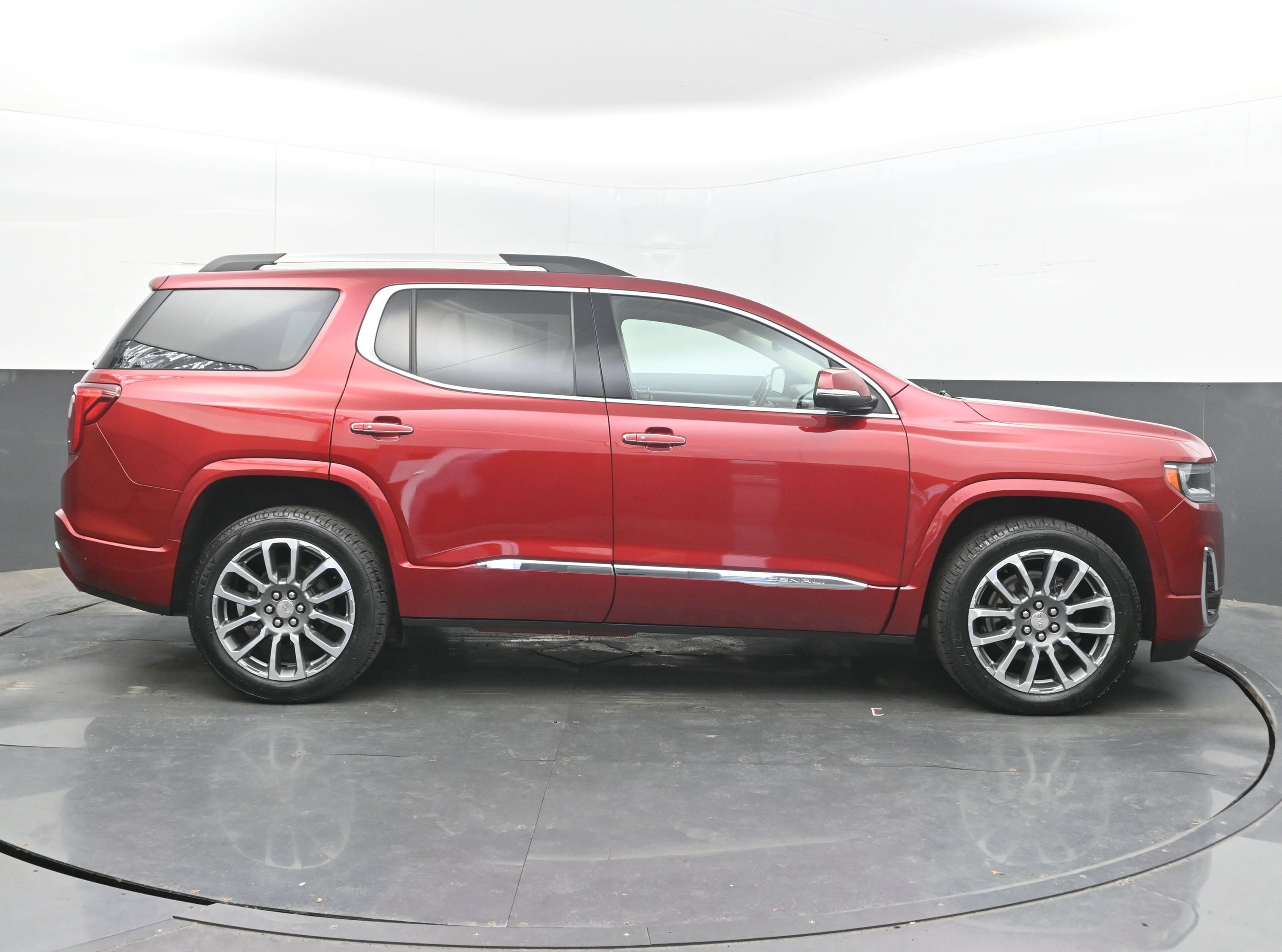 Used 2022 GMC Acadia Denali w/ Denali Ultimate Package AWD/4WD image 8