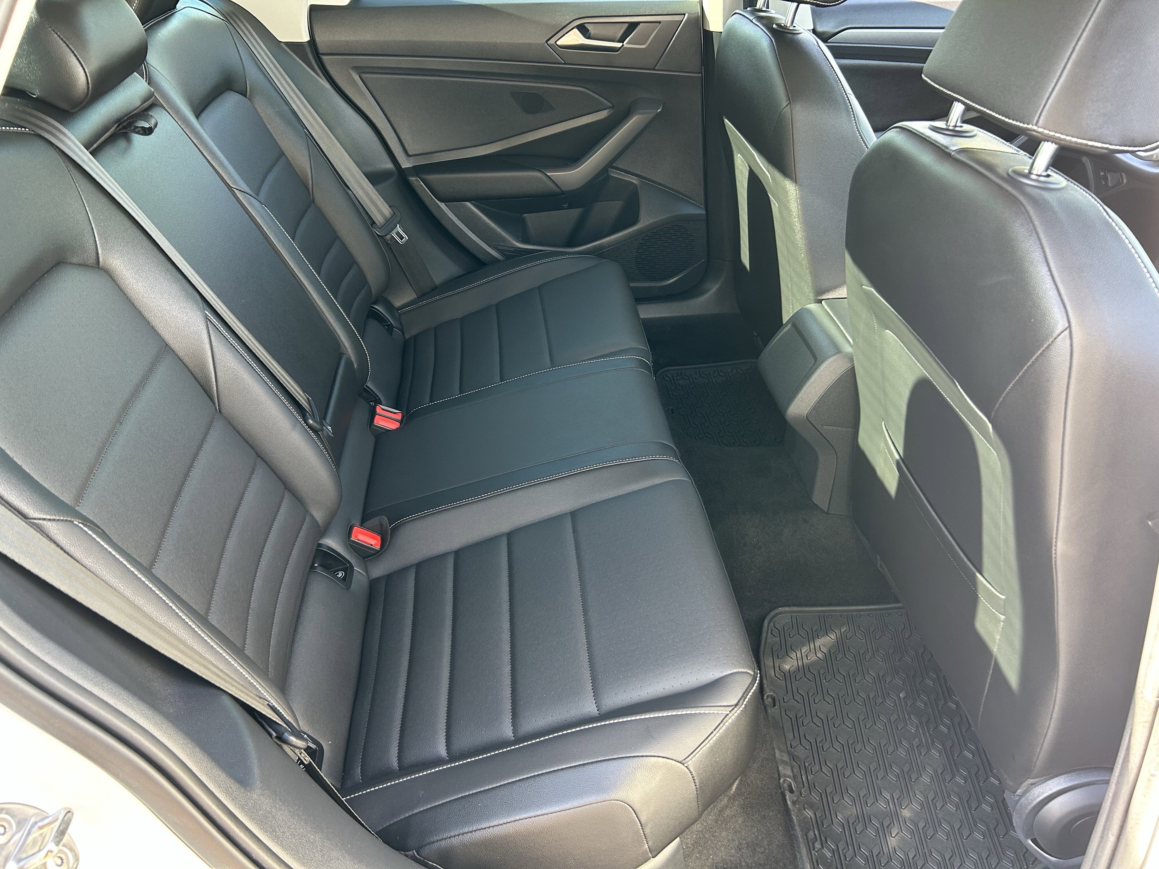 Used 2022 Volkswagen Jetta SE w/ Panoramic Sunroof Package FWD image 11