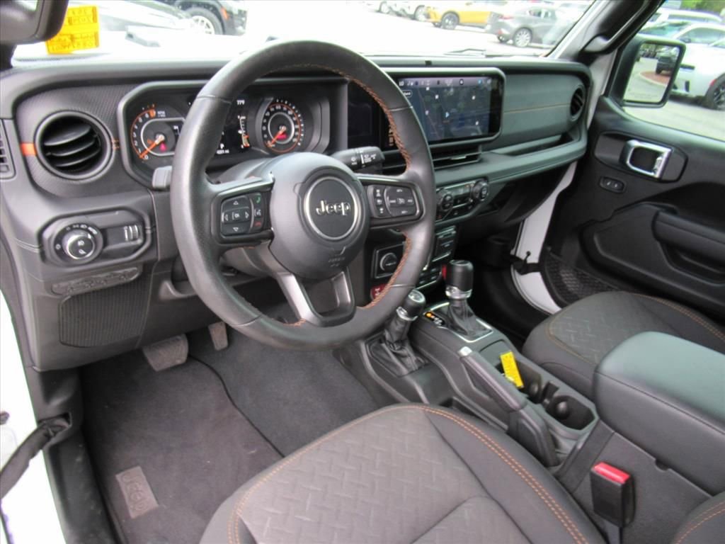 Certified 2024 Jeep Gladiator Mojave w/ Technology Group image 17