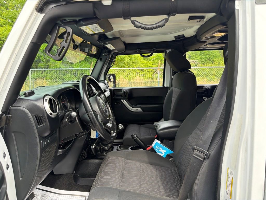 Used 2011 Jeep Wrangler Unlimited Rubicon w/ Dual Top Group AWD/4WD image 19