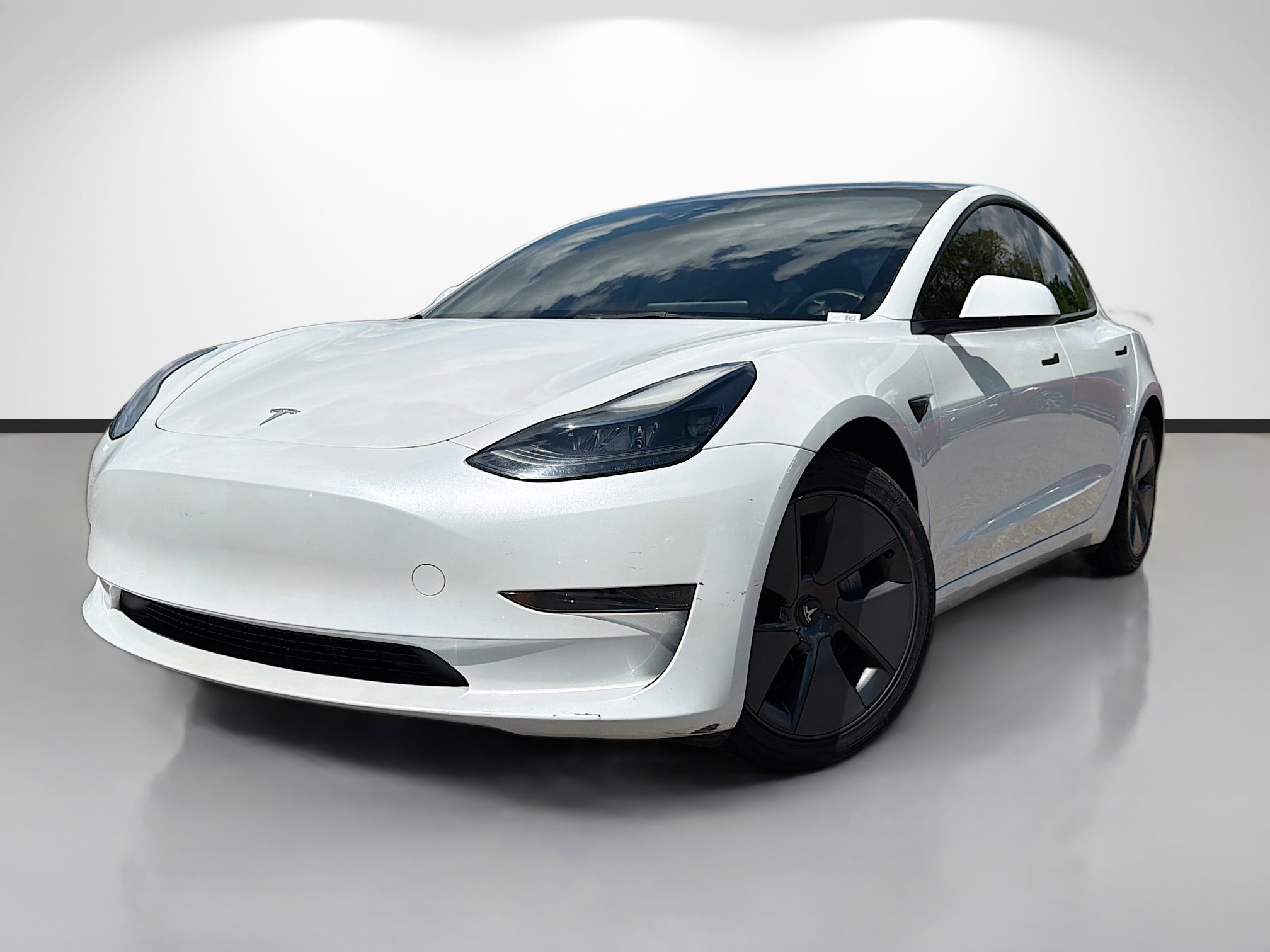 Used 2023 Tesla Model 3 Standard Range image 1