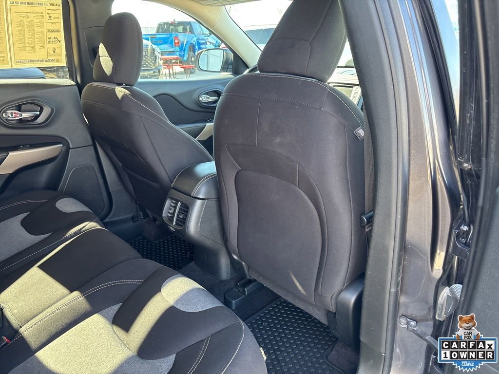 Used 2018 Jeep Cherokee Latitude w/ Altitude Package image 40