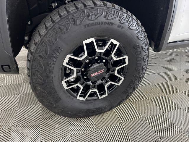 Used 2025 GMC Sierra 2500 AT4X AWD/4WD image 26