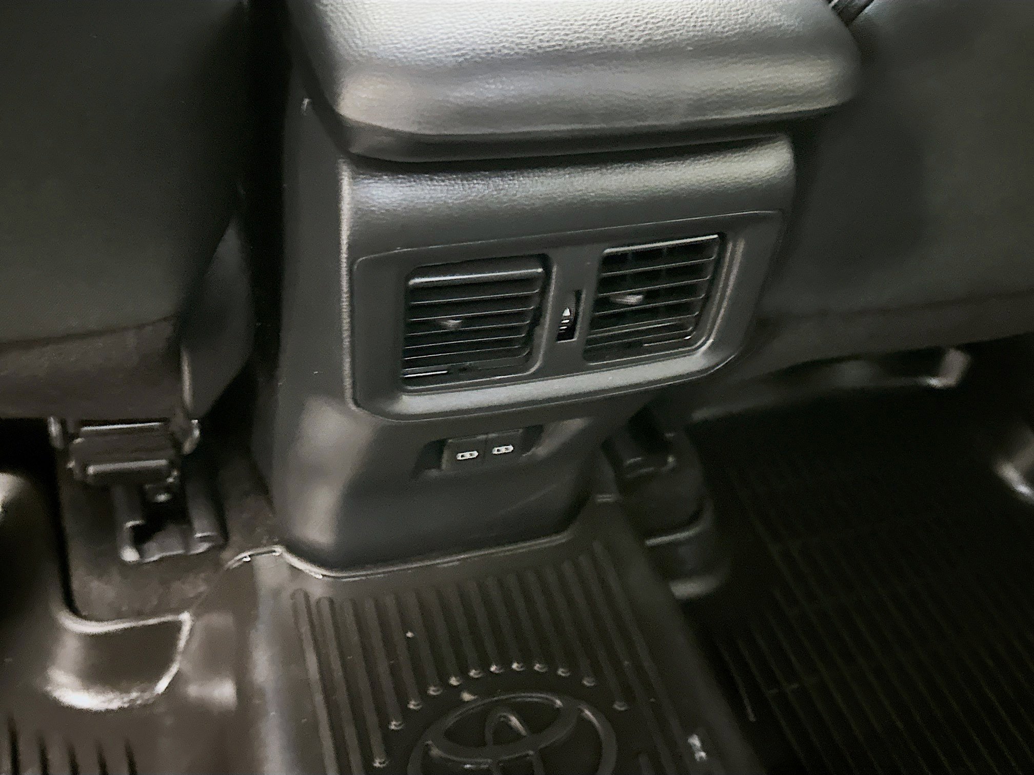 Used 2025 Toyota RAV4 XLE image 28