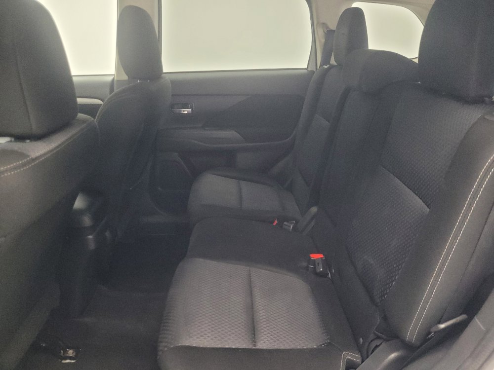 Used 2016 Mitsubishi Outlander SE AWD/4WD image 18