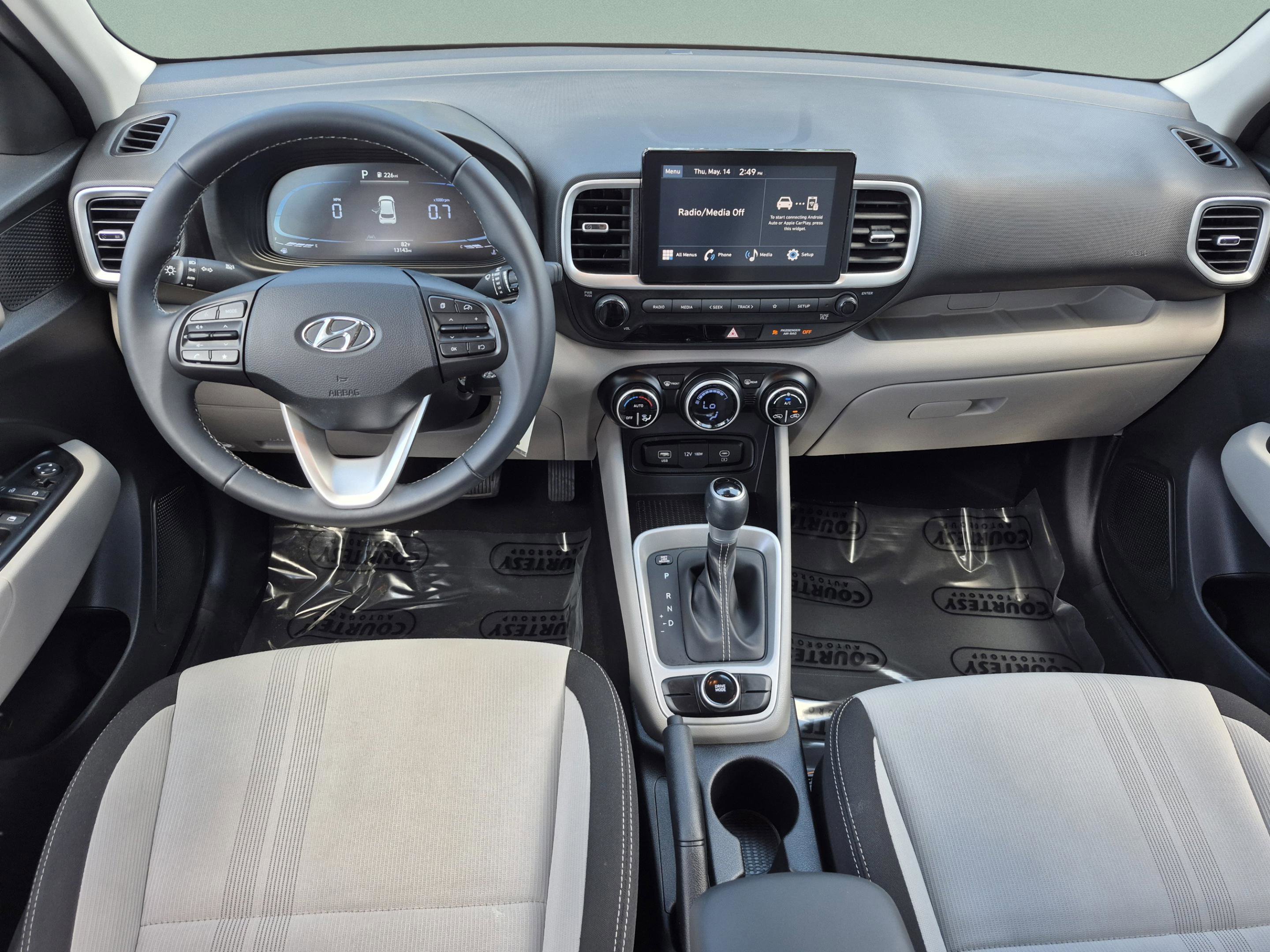 Used 2023 Hyundai Venue SEL FWD image 10