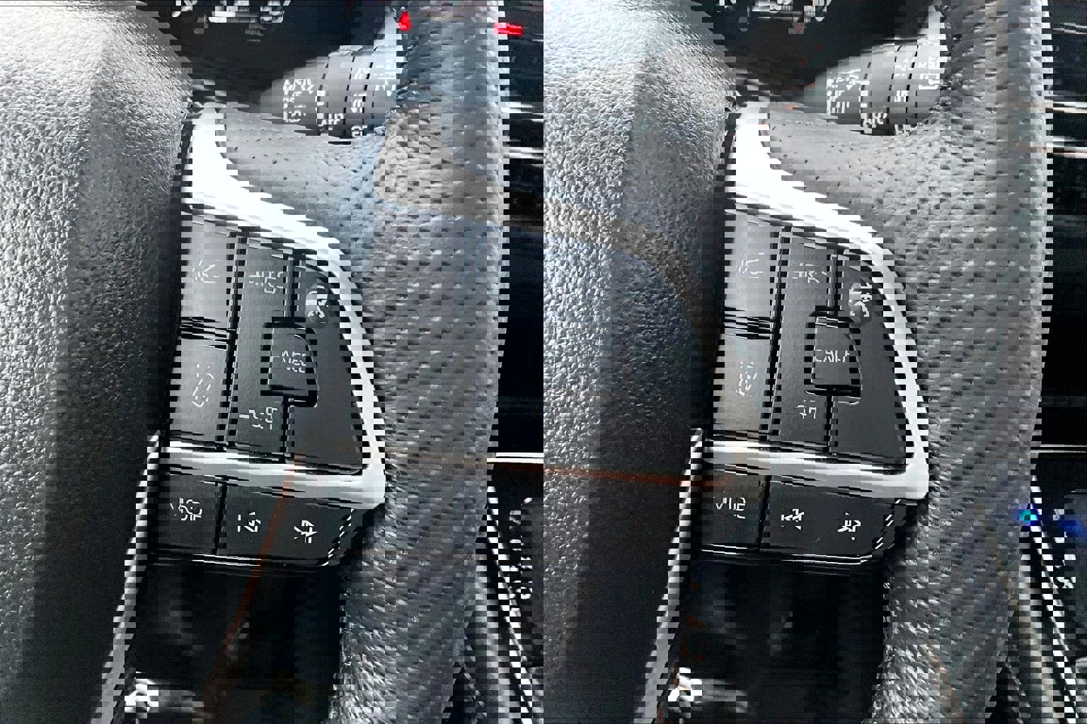 Used 2025 Toyota Sienna Platinum image 18