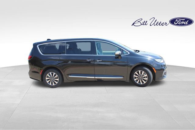 Used 2023 Chrysler Pacifica Limited FWD image 4