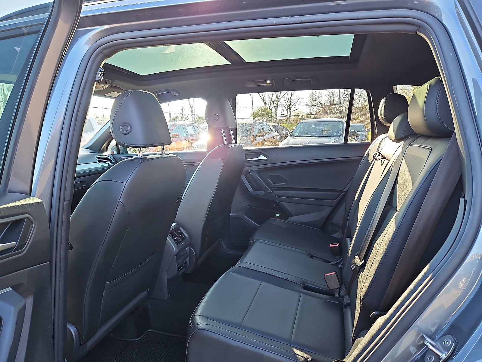 Used 2020 Volkswagen Tiguan SE R-Line image 10