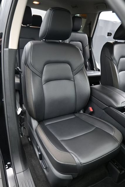 Used 2025 Nissan Pathfinder SL AWD/4WD image 18
