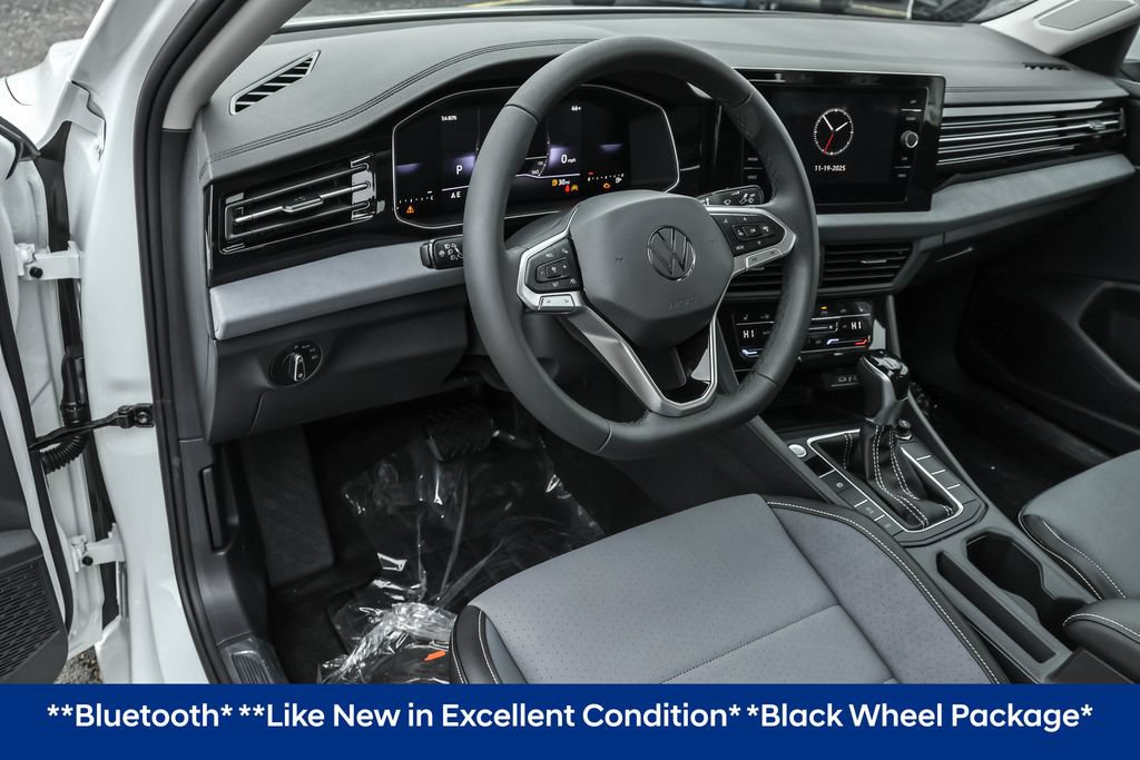 Used 2026 Volkswagen Jetta SE FWD image 4