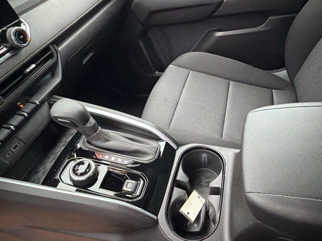 Used 2023 Chevrolet Colorado Trail Boss w/ Technology Package AWD/4WD image 16
