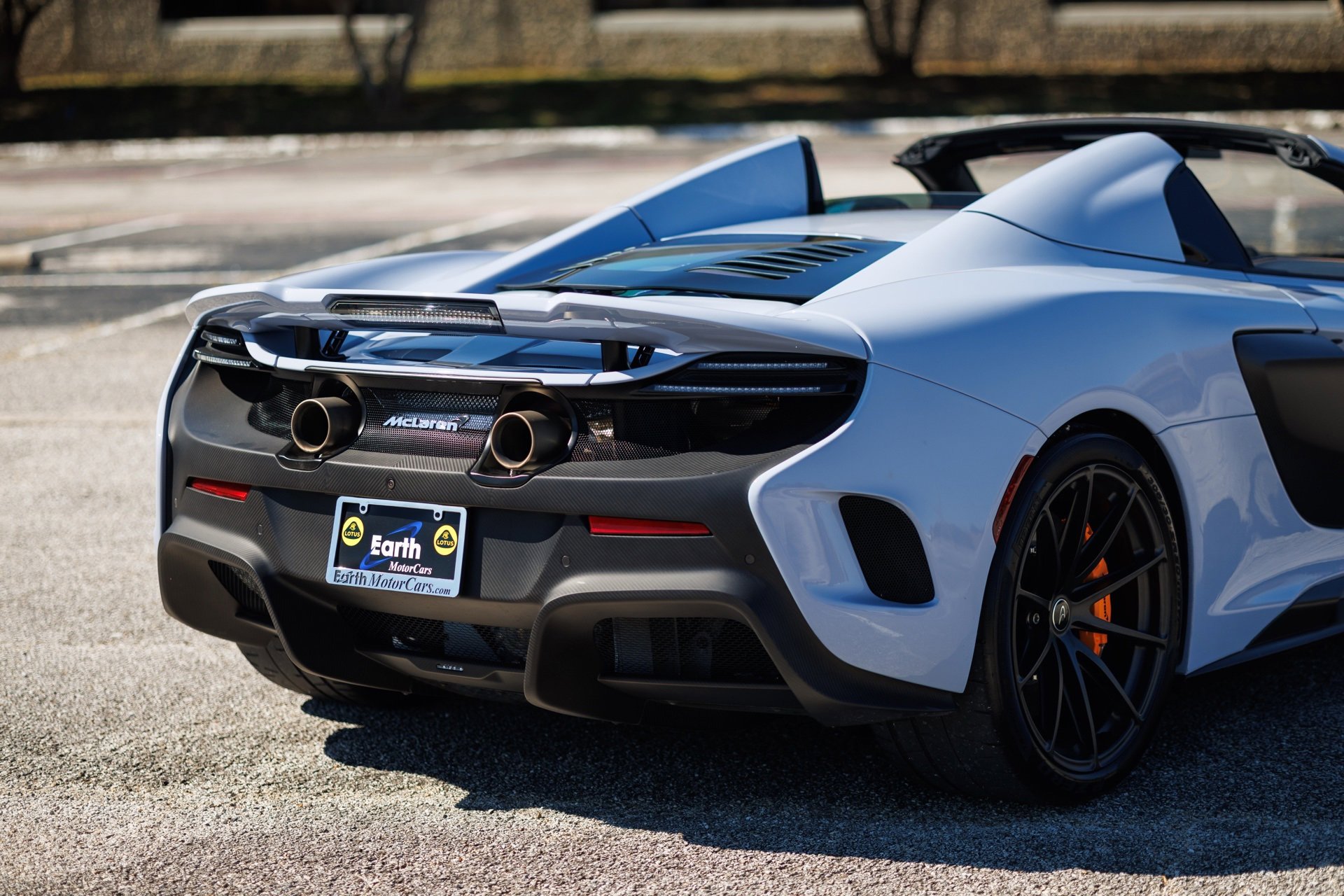 Used 2016 McLaren 675LT Spider image 28