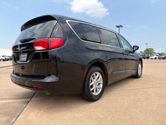 Used 2024 Chrysler Voyager LX FWD image 18