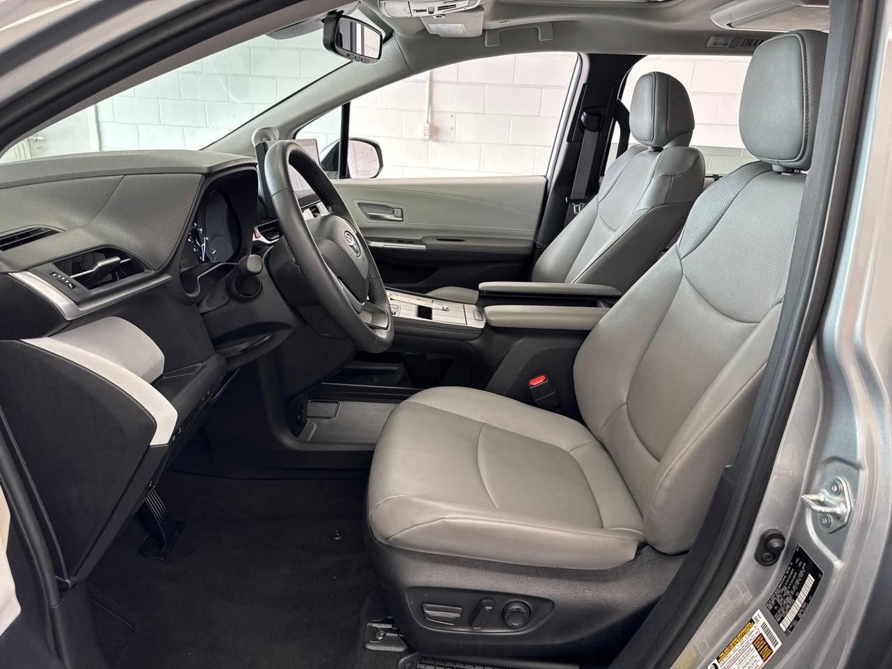Certified 2025 Toyota Sienna XLE w/ XLE Plus Package AWD/4WD image 15
