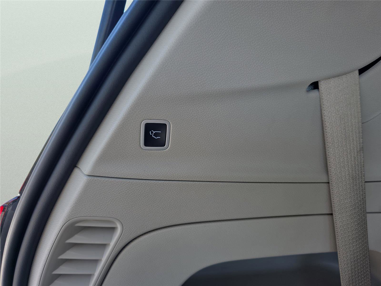 Used 2023 Chrysler Pacifica Touring-L image 33