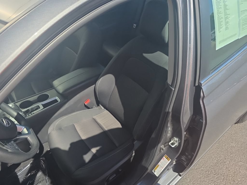 Used 2025 Nissan Altima 2.5 SV FWD image 14