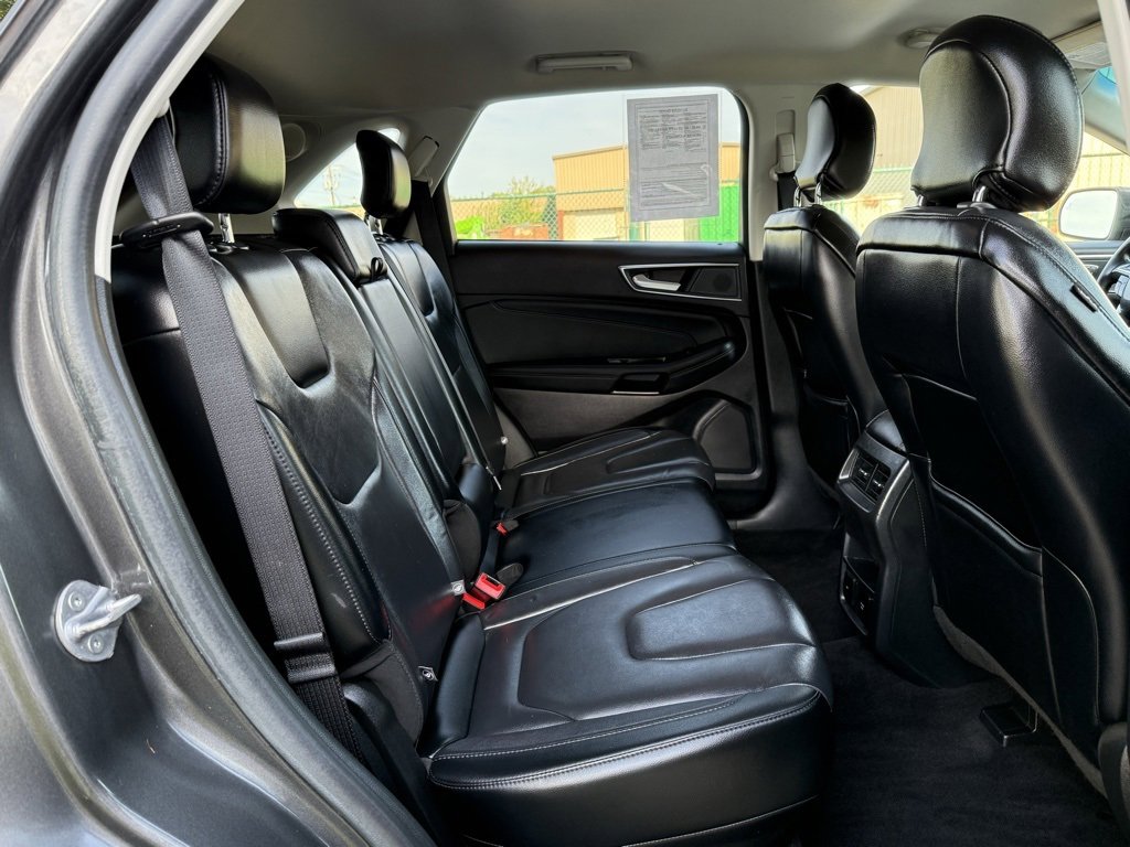 Used 2019 Ford Edge Titanium image 16