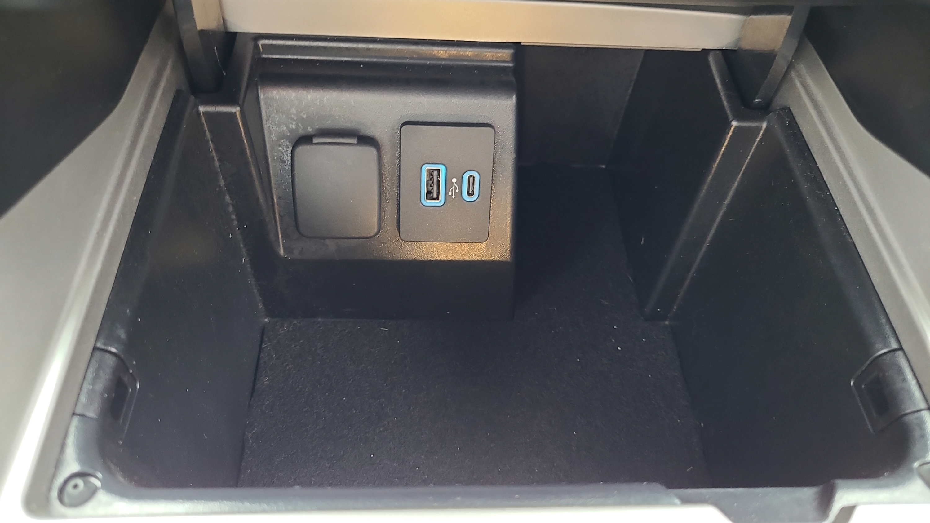 Used 2024 Ford Explorer ST w/ Equipment Group 401A AWD/4WD image 25