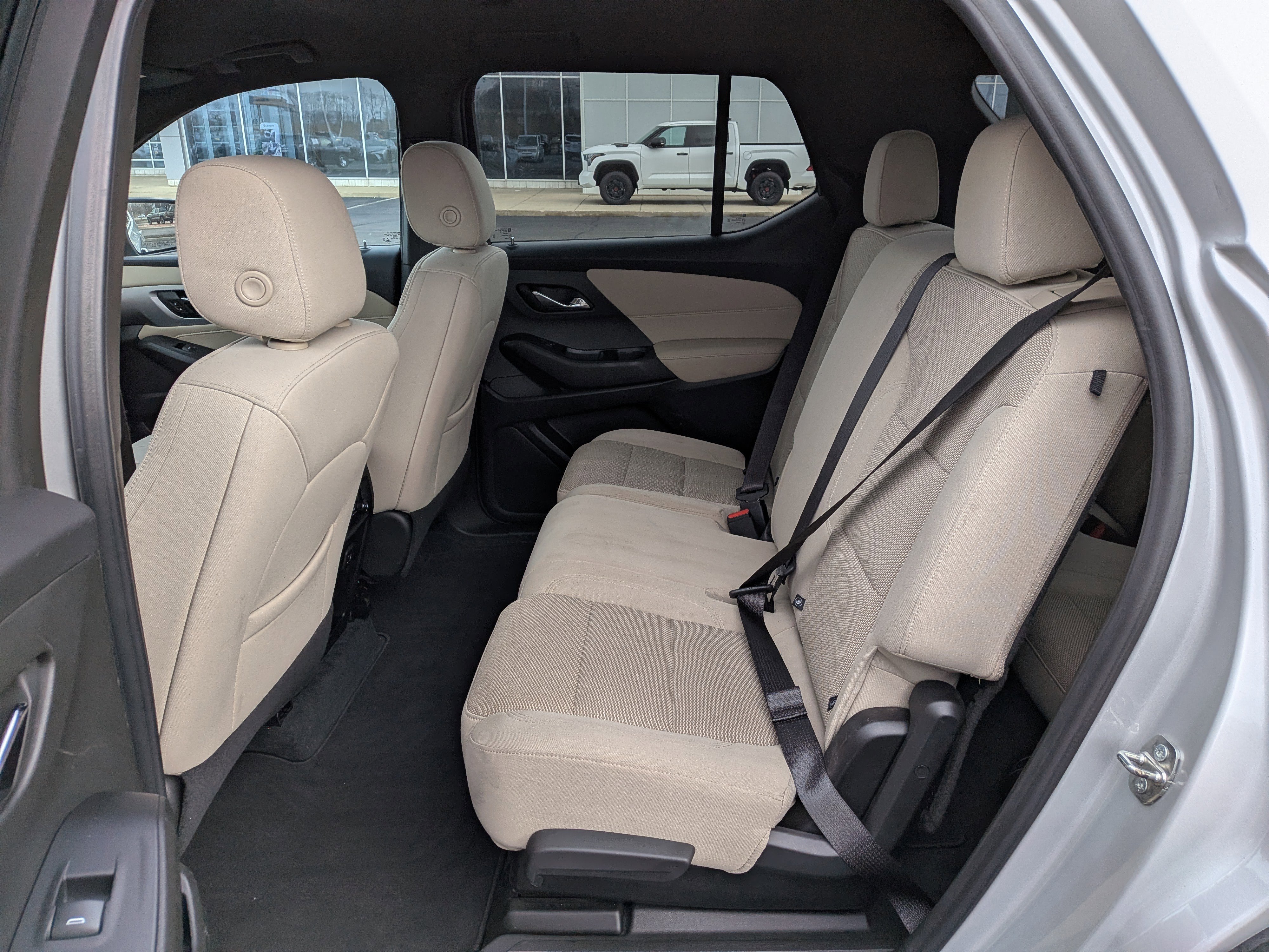 Used 2022 Chevrolet Traverse LS image 16